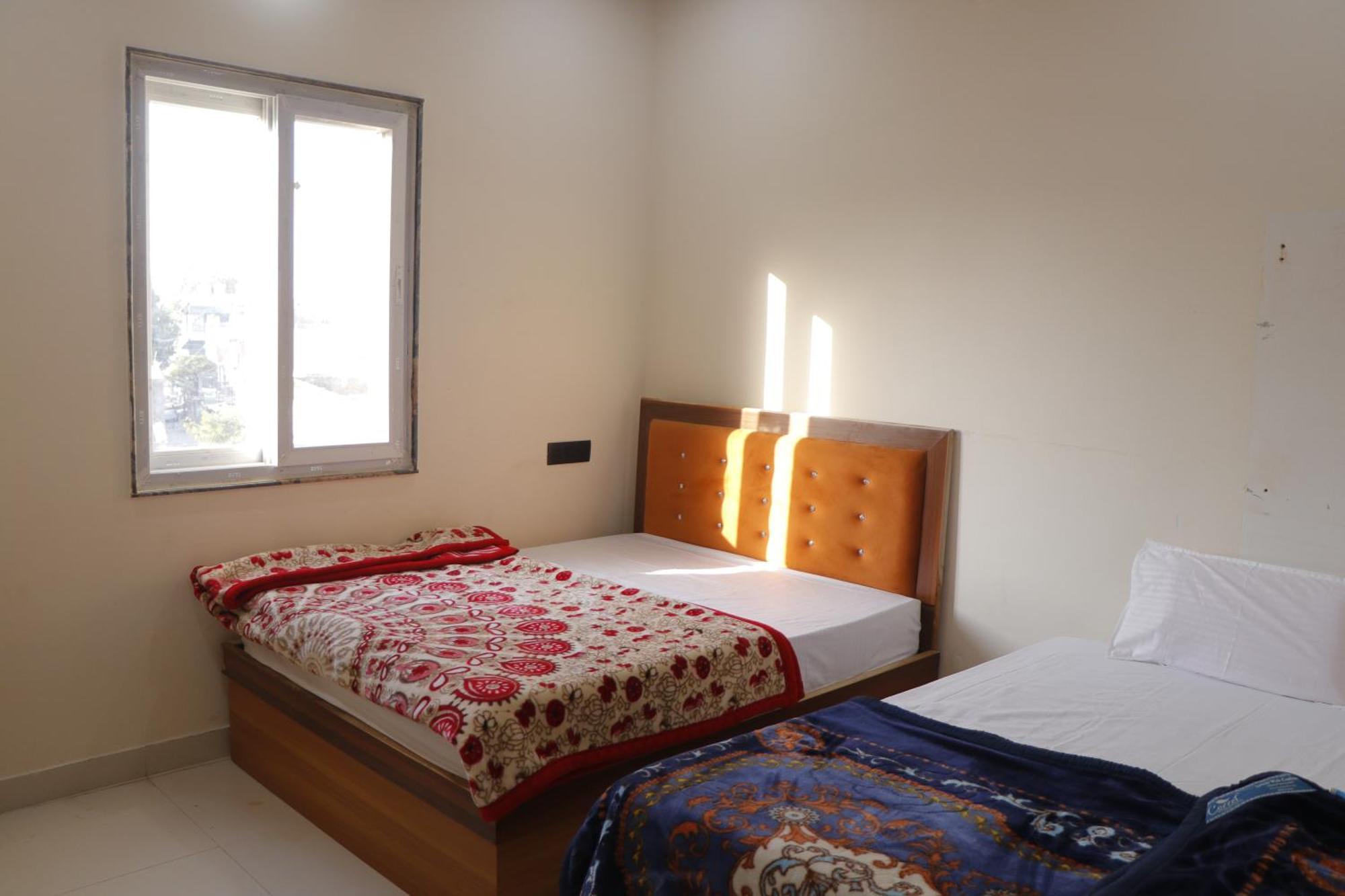 Dolphin Guest House Mathura Bagian luar foto