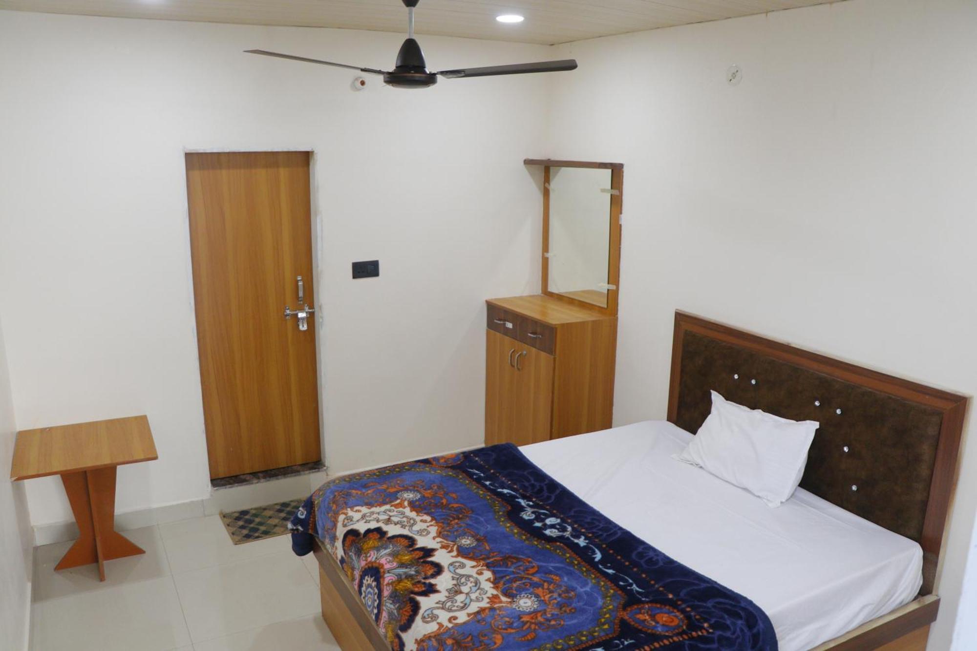 Dolphin Guest House Mathura Bagian luar foto