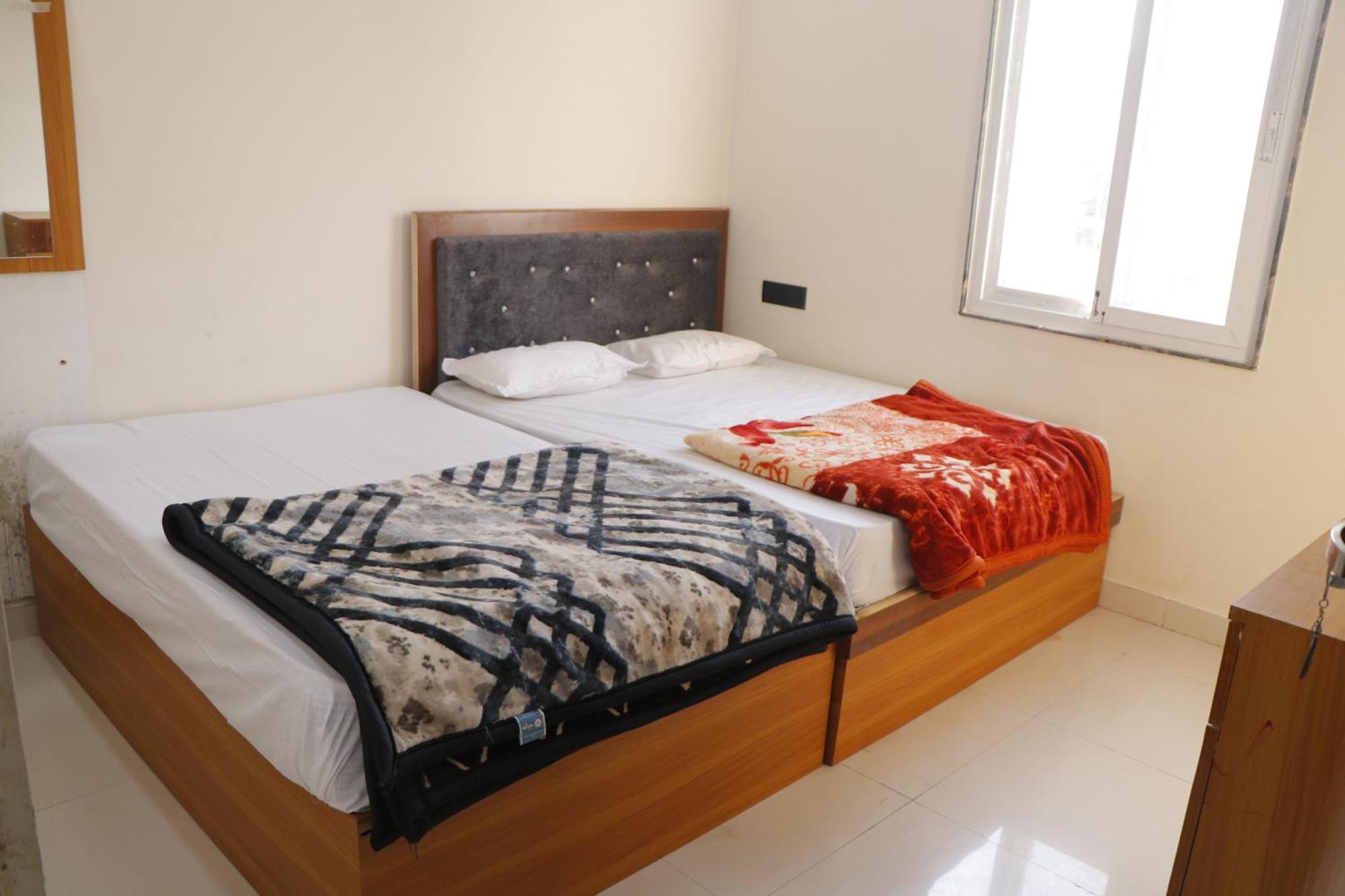 Dolphin Guest House Mathura Bagian luar foto