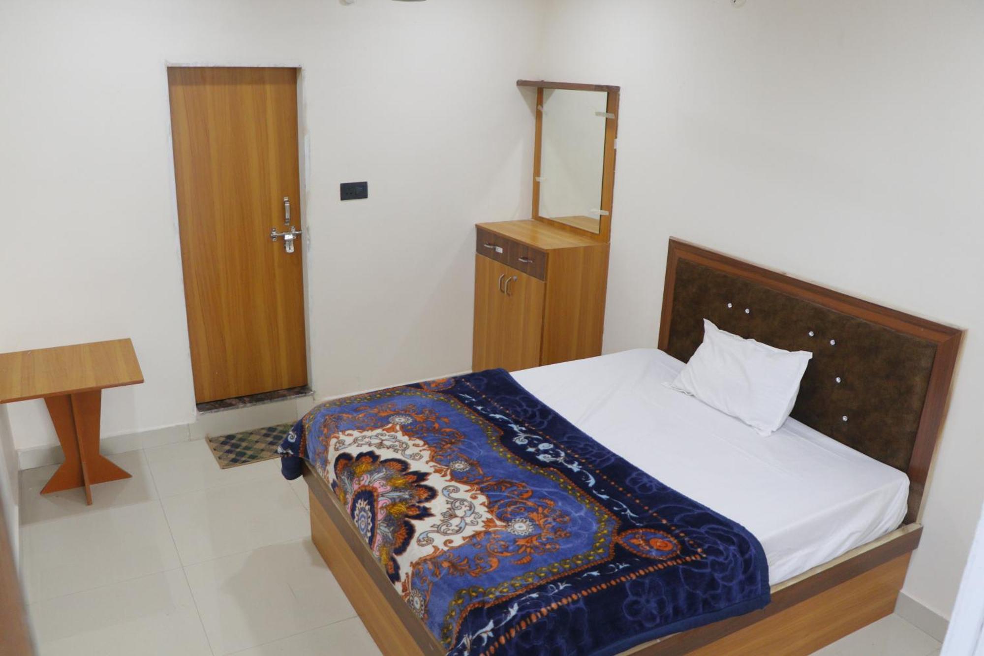 Dolphin Guest House Mathura Bagian luar foto