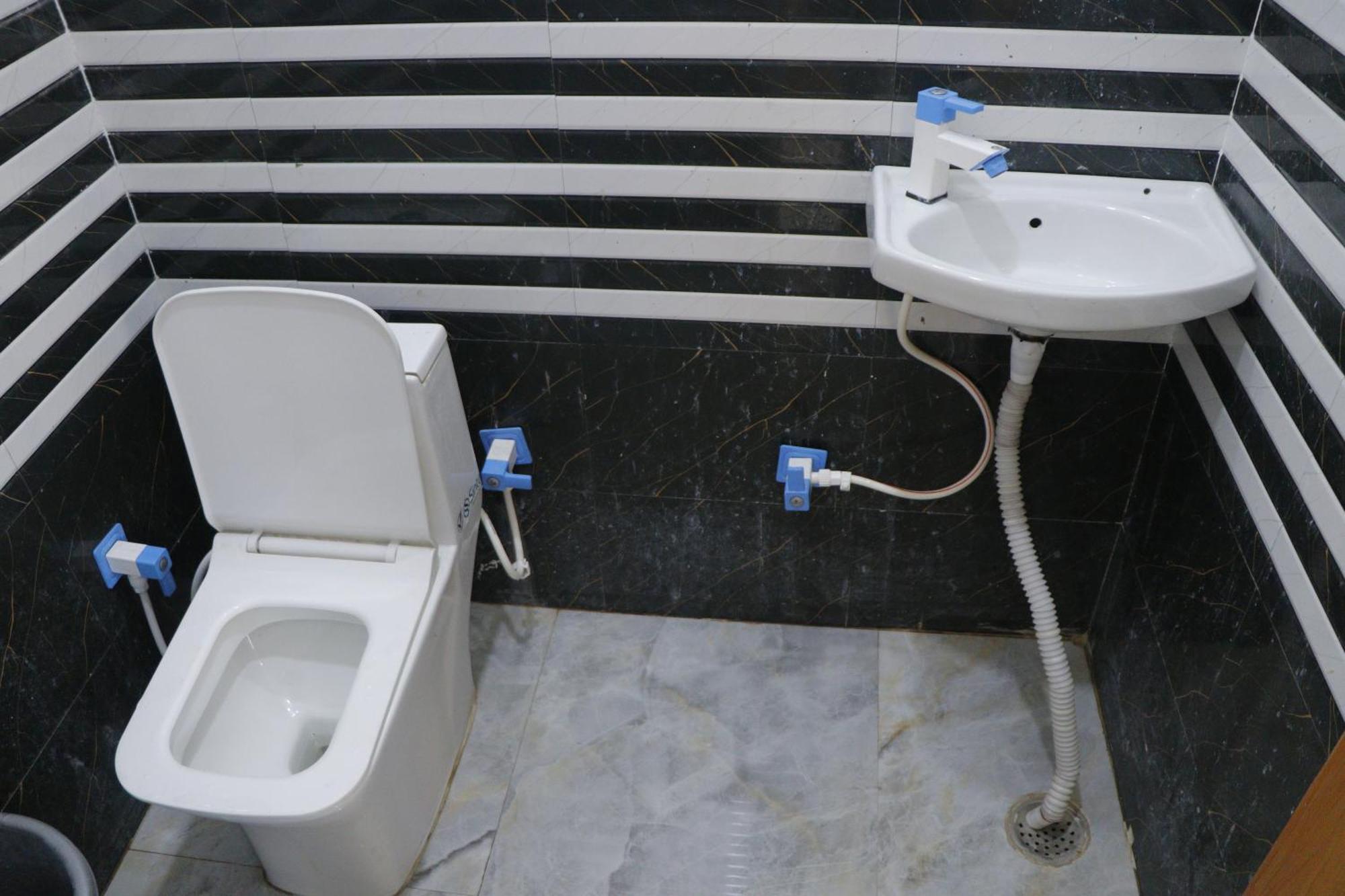Dolphin Guest House Mathura Bagian luar foto